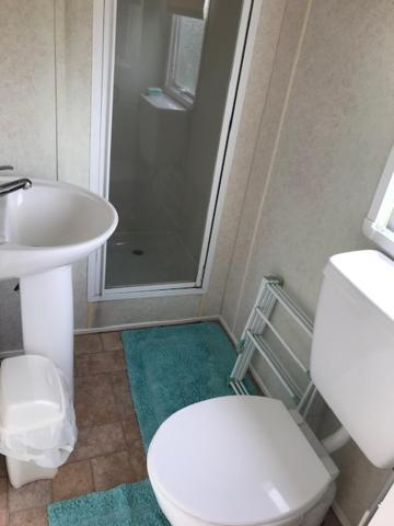 Dotty By The Sea, 27 Bw, St Osyth Beach - Price Is Whole Caravan With Field Views Villa Saint Osyth Exterior photo